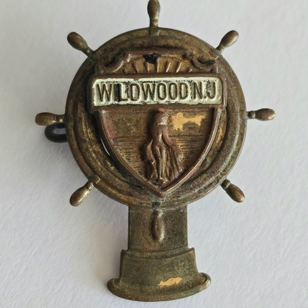 Vintage pin Wildwood New Jersey brooch ship wheel travel souvenir